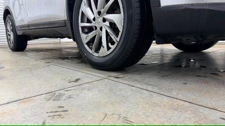 2014 Silver Nissan Rogue SL (5N1AT2MV8EC) with an 2.5L I-4 DOHC engine, located at 1806 Veterans Memorial Hwy SW, Austell, GA, 30168, (770) 944-9558, 33.817959, -84.606987 - Photo#19