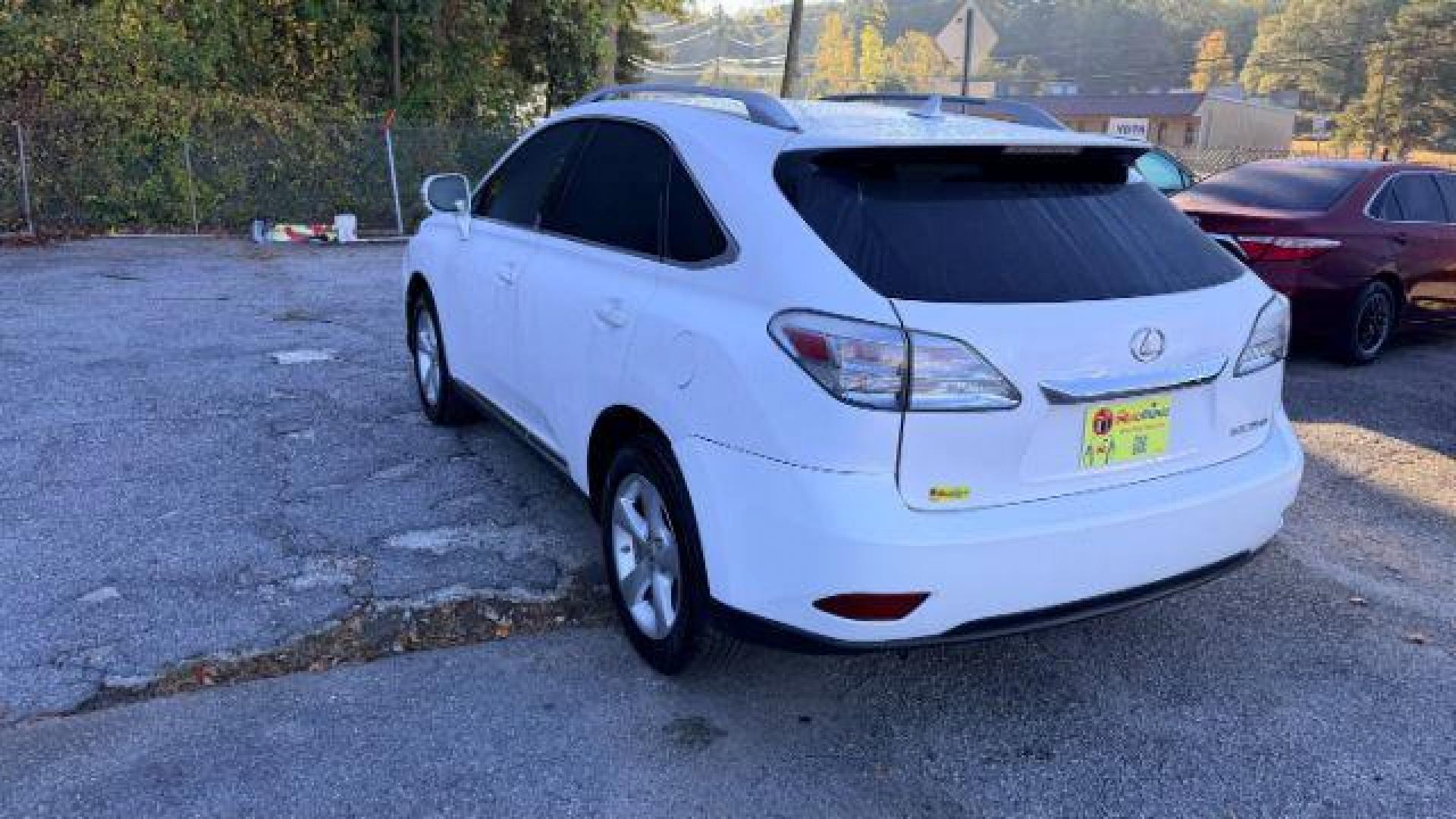 2011 White Lexus RX 350 FWD (2T2ZK1BA2BC) with an 3.5L engine, Automatic transmission, located at 1806 Veterans Memorial Hwy SW, Austell, GA, 30168, (770) 944-9558, 33.817959, -84.606987 - Photo#5