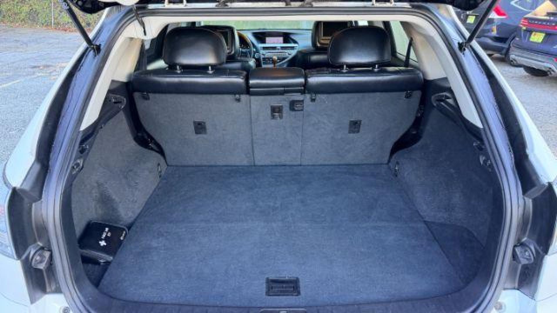 2011 White Lexus RX 350 FWD (2T2ZK1BA2BC) with an 3.5L engine, Automatic transmission, located at 1806 Veterans Memorial Hwy SW, Austell, GA, 30168, (770) 944-9558, 33.817959, -84.606987 - Photo#6