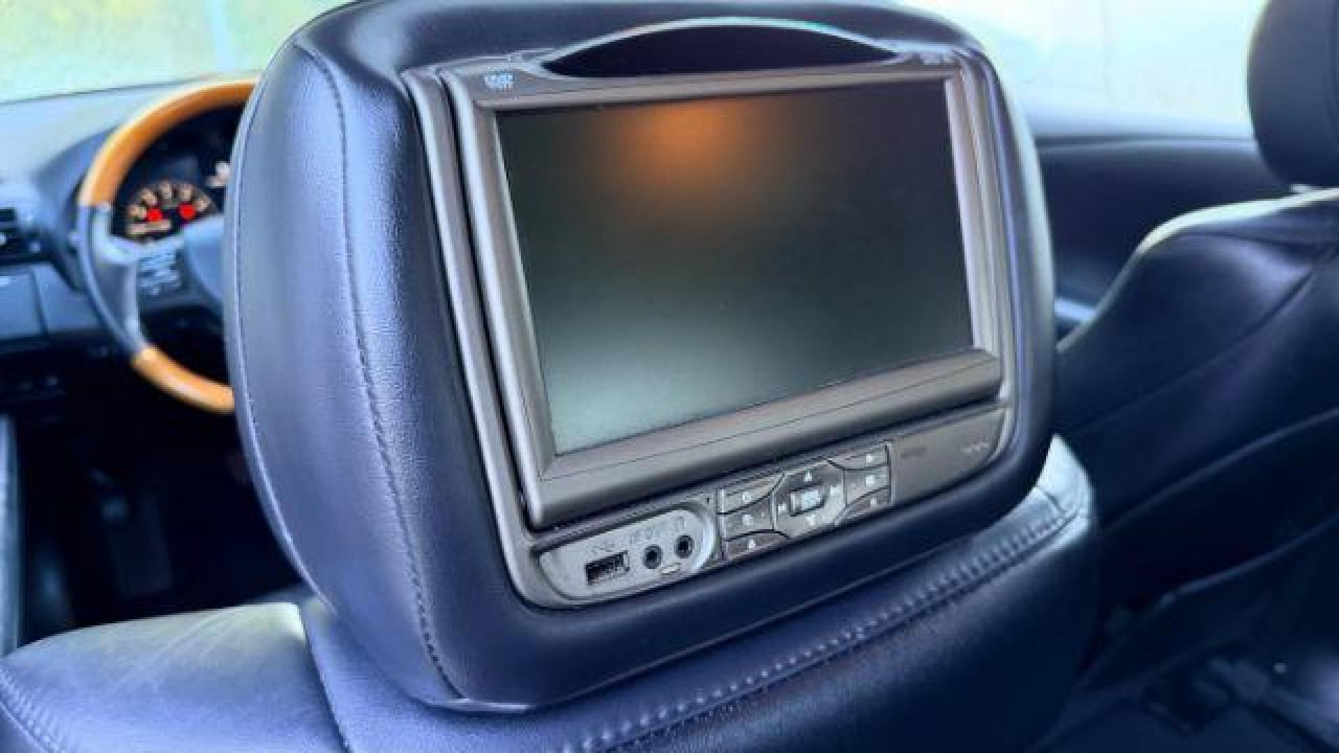 2011 White Lexus RX 350 FWD (2T2ZK1BA2BC) with an 3.5L engine, Automatic transmission, located at 1806 Veterans Memorial Hwy SW, Austell, GA, 30168, (770) 944-9558, 33.817959, -84.606987 - Photo#8