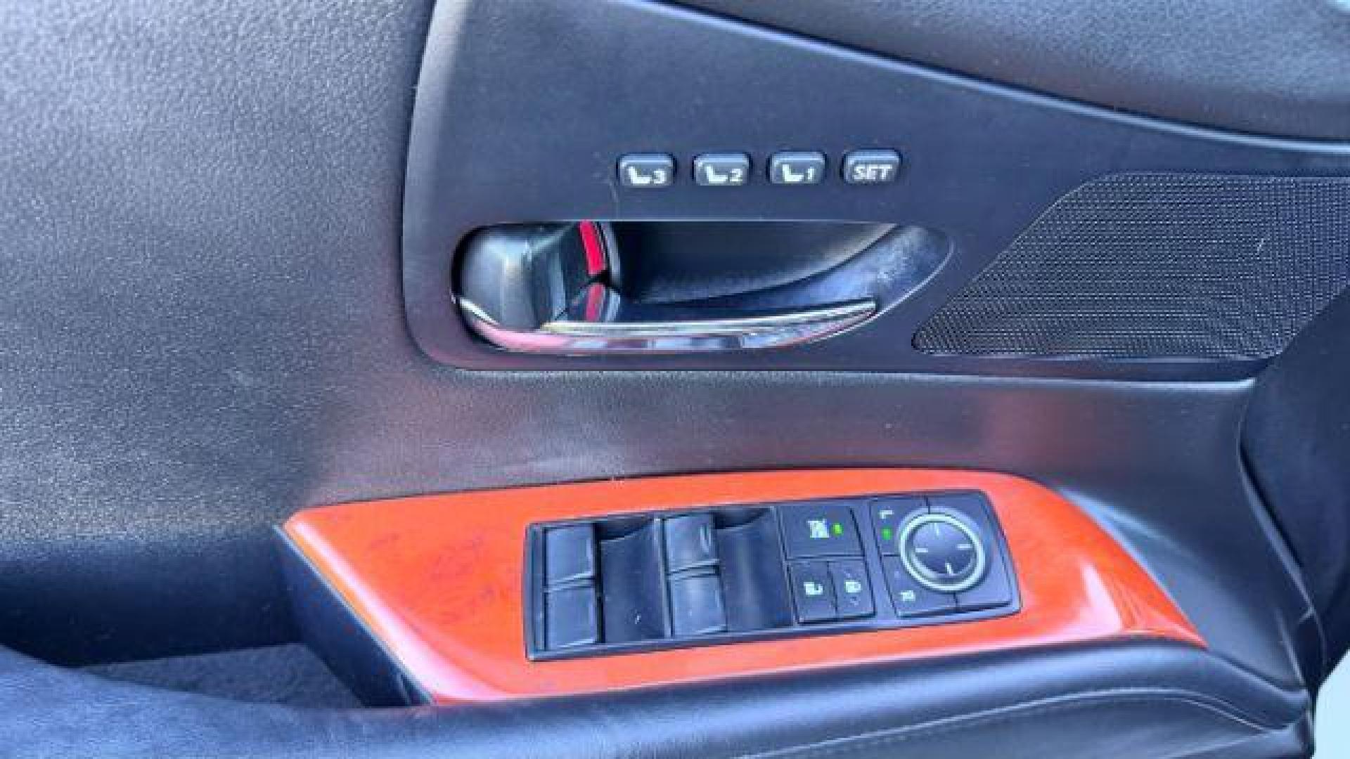 2011 White Lexus RX 350 FWD (2T2ZK1BA2BC) with an 3.5L engine, Automatic transmission, located at 1806 Veterans Memorial Hwy SW, Austell, GA, 30168, (770) 944-9558, 33.817959, -84.606987 - Photo#11