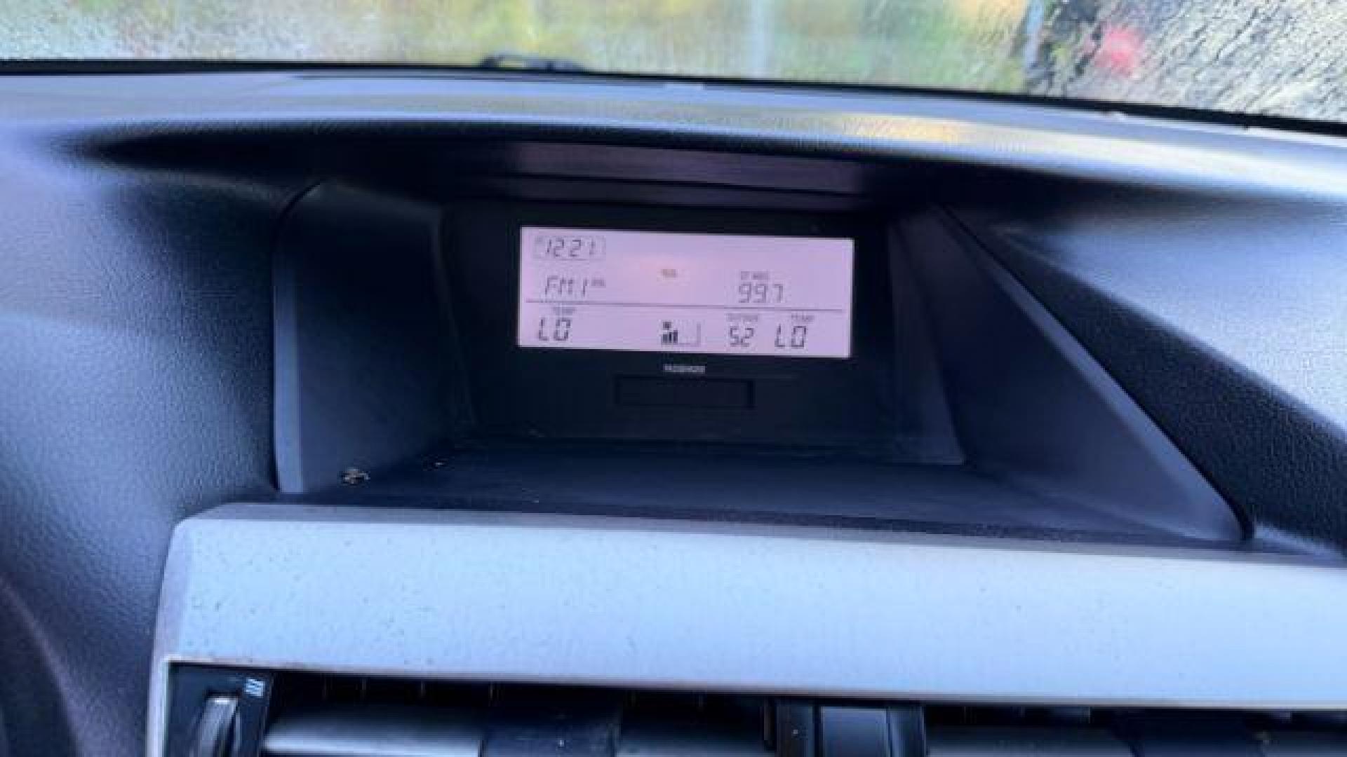 2011 White Lexus RX 350 FWD (2T2ZK1BA2BC) with an 3.5L engine, Automatic transmission, located at 1806 Veterans Memorial Hwy SW, Austell, GA, 30168, (770) 944-9558, 33.817959, -84.606987 - Photo#13