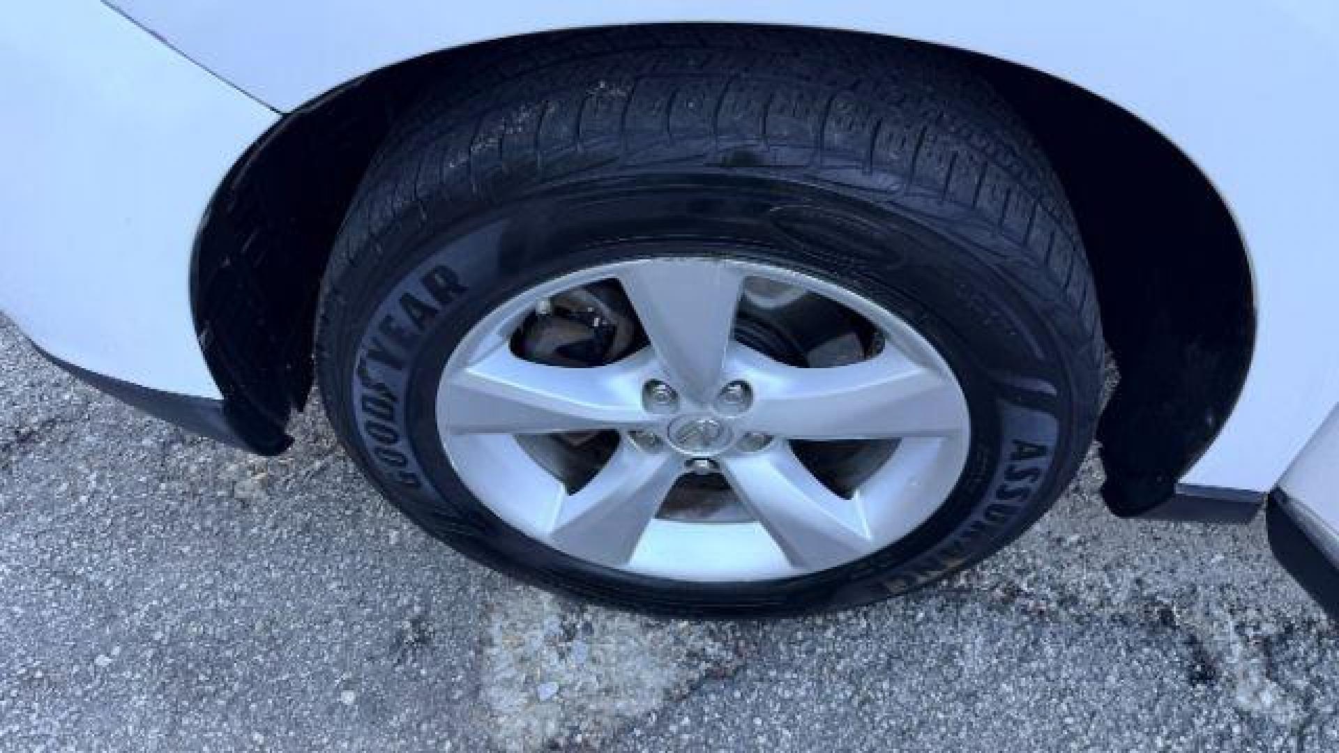 2011 White Lexus RX 350 FWD (2T2ZK1BA2BC) with an 3.5L engine, Automatic transmission, located at 1806 Veterans Memorial Hwy SW, Austell, GA, 30168, (770) 944-9558, 33.817959, -84.606987 - Photo#15