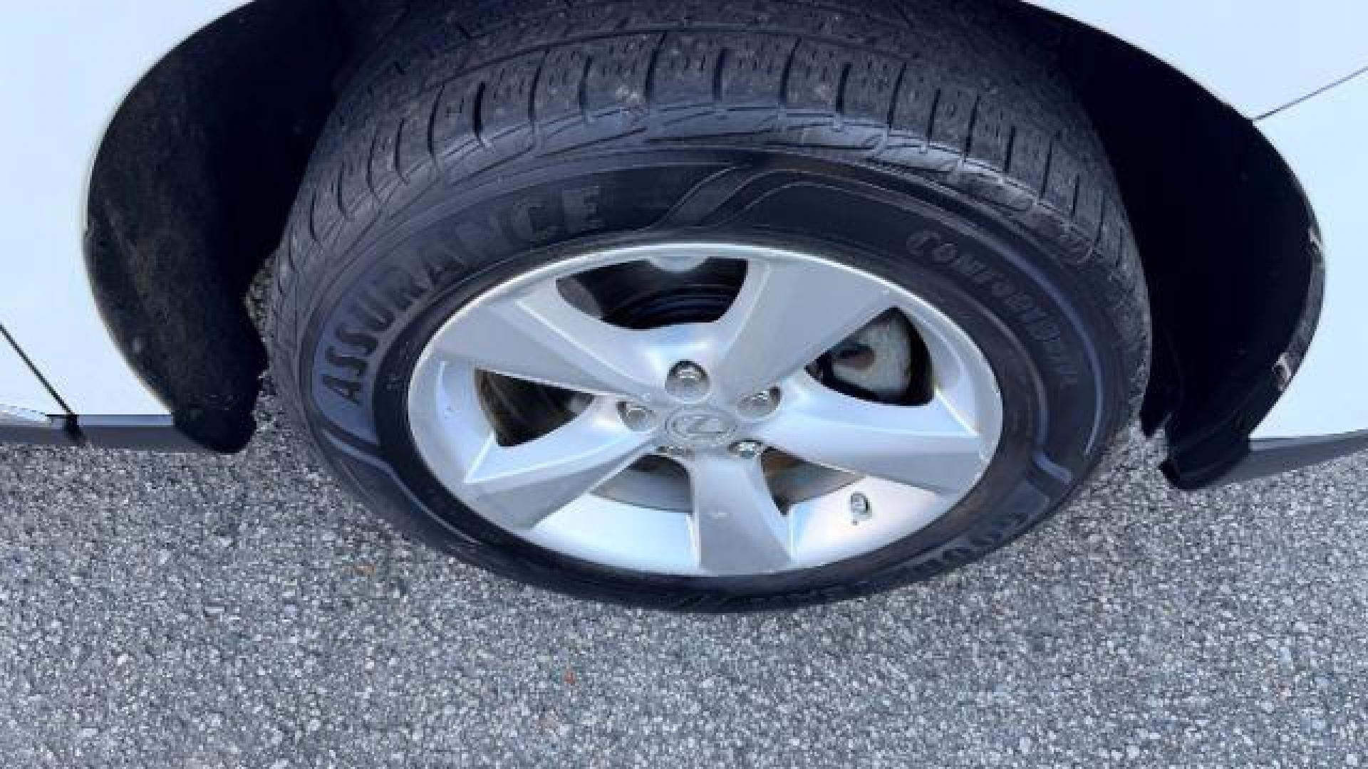 2011 White Lexus RX 350 FWD (2T2ZK1BA2BC) with an 3.5L engine, Automatic transmission, located at 1806 Veterans Memorial Hwy SW, Austell, GA, 30168, (770) 944-9558, 33.817959, -84.606987 - Photo#16