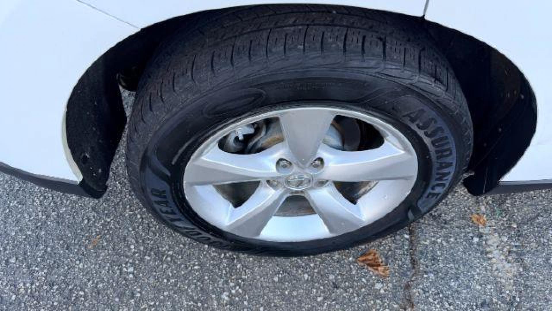 2011 White Lexus RX 350 FWD (2T2ZK1BA2BC) with an 3.5L engine, Automatic transmission, located at 1806 Veterans Memorial Hwy SW, Austell, GA, 30168, (770) 944-9558, 33.817959, -84.606987 - Photo#17