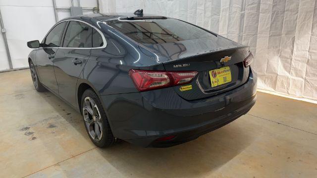 2020 Gray Chevrolet Malibu FWD LT (1G1ZD5ST6LF) with an ECOTEC 1.5L I-4 gasoline direct injection engine, located at 1806 Veterans Memorial Hwy SW, Austell, GA, 30168, (770) 944-9558, 33.817959, -84.606987 - Photo#3