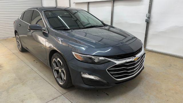 2020 Gray Chevrolet Malibu FWD LT (1G1ZD5ST6LF) with an ECOTEC 1.5L I-4 gasoline direct injection engine, located at 1806 Veterans Memorial Hwy SW, Austell, GA, 30168, (770) 944-9558, 33.817959, -84.606987 - Photo#8