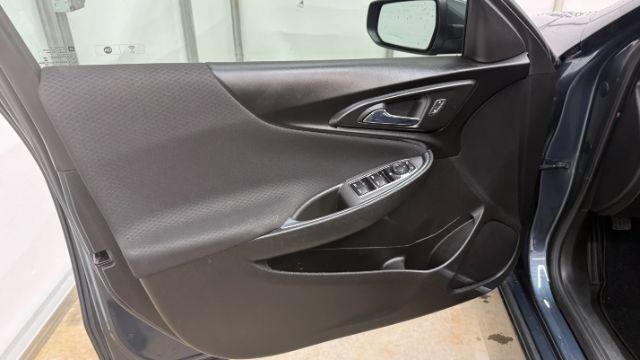 2020 Gray Chevrolet Malibu FWD LT (1G1ZD5ST6LF) with an ECOTEC 1.5L I-4 gasoline direct injection engine, located at 1806 Veterans Memorial Hwy SW, Austell, GA, 30168, (770) 944-9558, 33.817959, -84.606987 - Photo#10