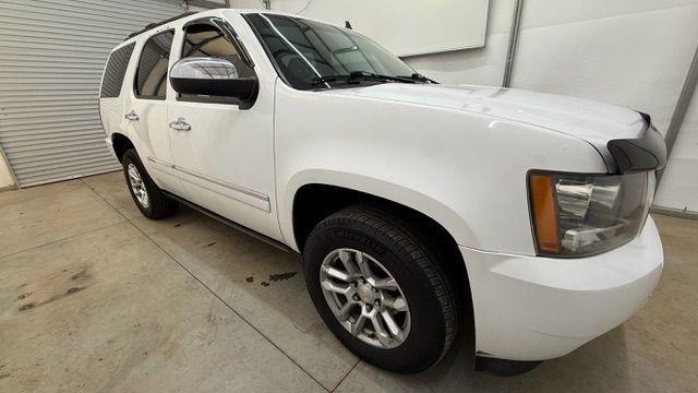 2011 White Chevrolet Tahoe LTZ (1GNSCCE0XBR) with an Vortec 5.3L V-8 variable valve control engine, located at 1806 Veterans Memorial Hwy SW, Austell, GA, 30168, (770) 944-9558, 33.817959, -84.606987 - Photo#7