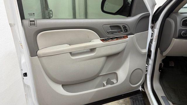 2011 White Chevrolet Tahoe LTZ (1GNSCCE0XBR) with an Vortec 5.3L V-8 variable valve control engine, located at 1806 Veterans Memorial Hwy SW, Austell, GA, 30168, (770) 944-9558, 33.817959, -84.606987 - Photo#10