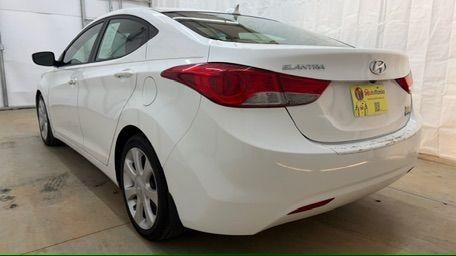 2013 White Hyundai Elantra Limited (5NPDH4AE2DH) with an 1.8L I-4 DOHC engine, located at 1806 Veterans Memorial Hwy SW, Austell, GA, 30168, (770) 944-9558, 33.817959, -84.606987 - Photo#3