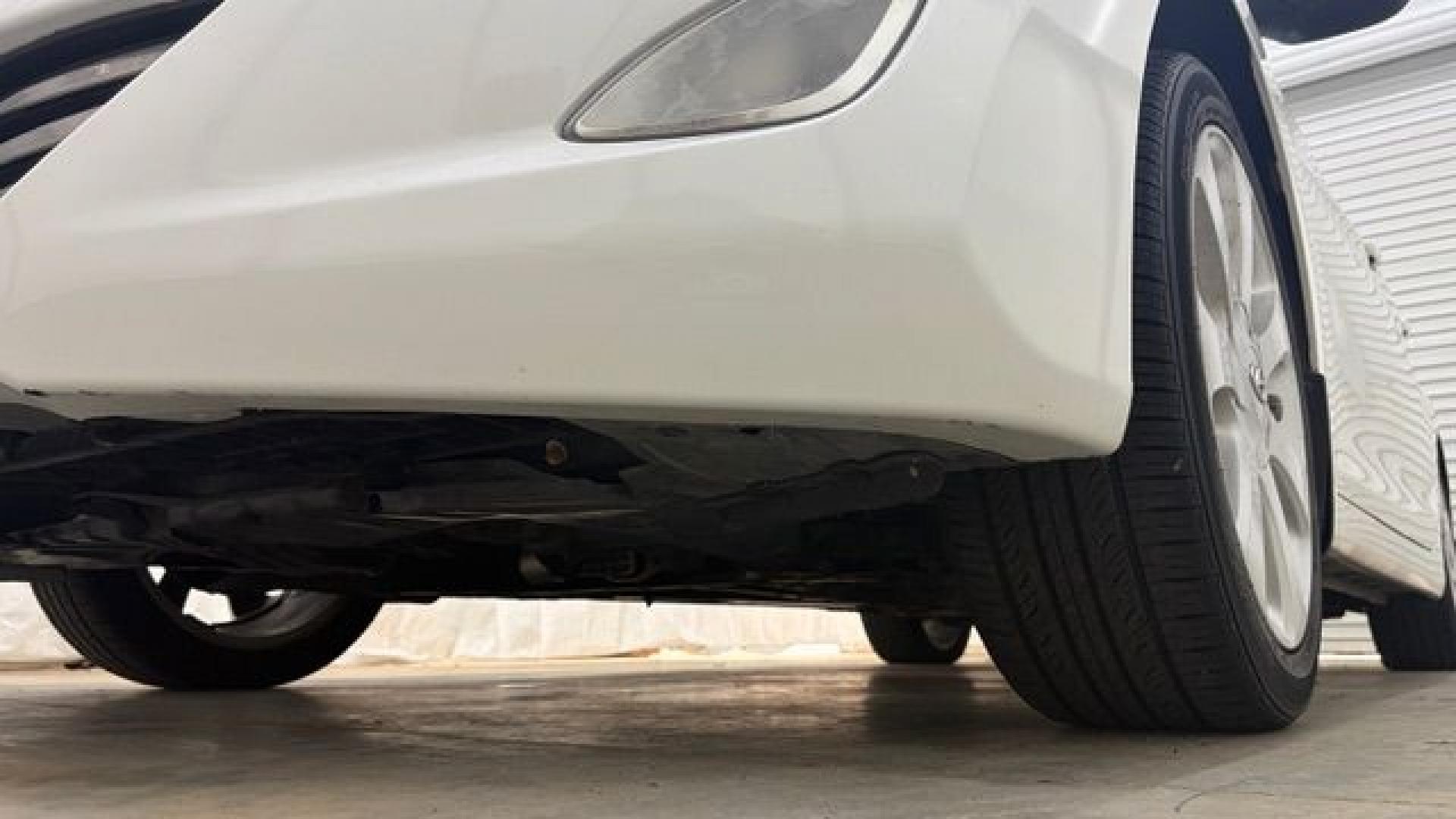 2013 White Hyundai Elantra Limited (5NPDH4AE2DH) with an 1.8L I-4 DOHC engine, located at 1806 Veterans Memorial Hwy SW, Austell, GA, 30168, (770) 944-9558, 33.817959, -84.606987- Photo#19