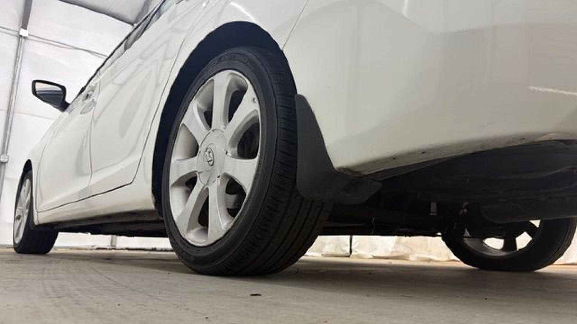 2013 White Hyundai Elantra Limited (5NPDH4AE2DH) with an 1.8L I-4 DOHC engine, located at 1806 Veterans Memorial Hwy SW, Austell, GA, 30168, (770) 944-9558, 33.817959, -84.606987- Photo#20
