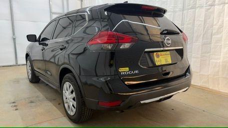 2017 Black Nissan Rogue S (JN8AT2MT7HW) with an 2.5L I-4 DOHC engine, located at 1806 Veterans Memorial Hwy SW, Austell, GA, 30168, (770) 944-9558, 33.817959, -84.606987 - Photo#3