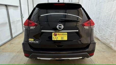 2017 Black Nissan Rogue S (JN8AT2MT7HW) with an 2.5L I-4 DOHC engine, located at 1806 Veterans Memorial Hwy SW, Austell, GA, 30168, (770) 944-9558, 33.817959, -84.606987 - Photo#4