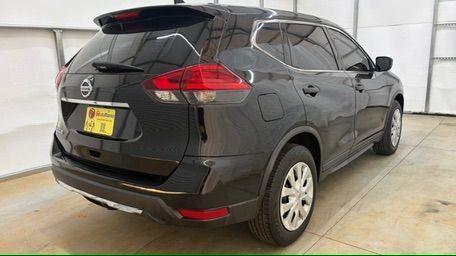 2017 Black Nissan Rogue S (JN8AT2MT7HW) with an 2.5L I-4 DOHC engine, located at 1806 Veterans Memorial Hwy SW, Austell, GA, 30168, (770) 944-9558, 33.817959, -84.606987 - Photo#5