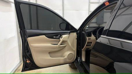 2017 Black Nissan Rogue S (JN8AT2MT7HW) with an 2.5L I-4 DOHC engine, located at 1806 Veterans Memorial Hwy SW, Austell, GA, 30168, (770) 944-9558, 33.817959, -84.606987 - Photo#10