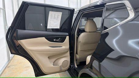 2017 Black Nissan Rogue S (JN8AT2MT7HW) with an 2.5L I-4 DOHC engine, located at 1806 Veterans Memorial Hwy SW, Austell, GA, 30168, (770) 944-9558, 33.817959, -84.606987 - Photo#13