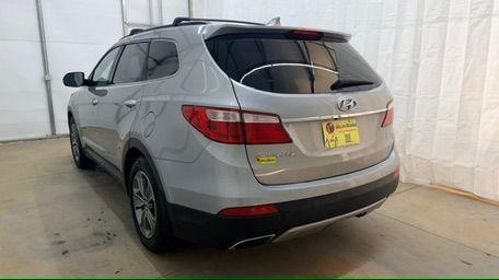 2014 Silver Hyundai Santa Fe GLS (KM8SN4HF3EU) with an Lambda II 3.3L V-6 gasoline direct injection engine, located at 1806 Veterans Memorial Hwy SW, Austell, GA, 30168, (770) 944-9558, 33.817959, -84.606987 - Photo#3