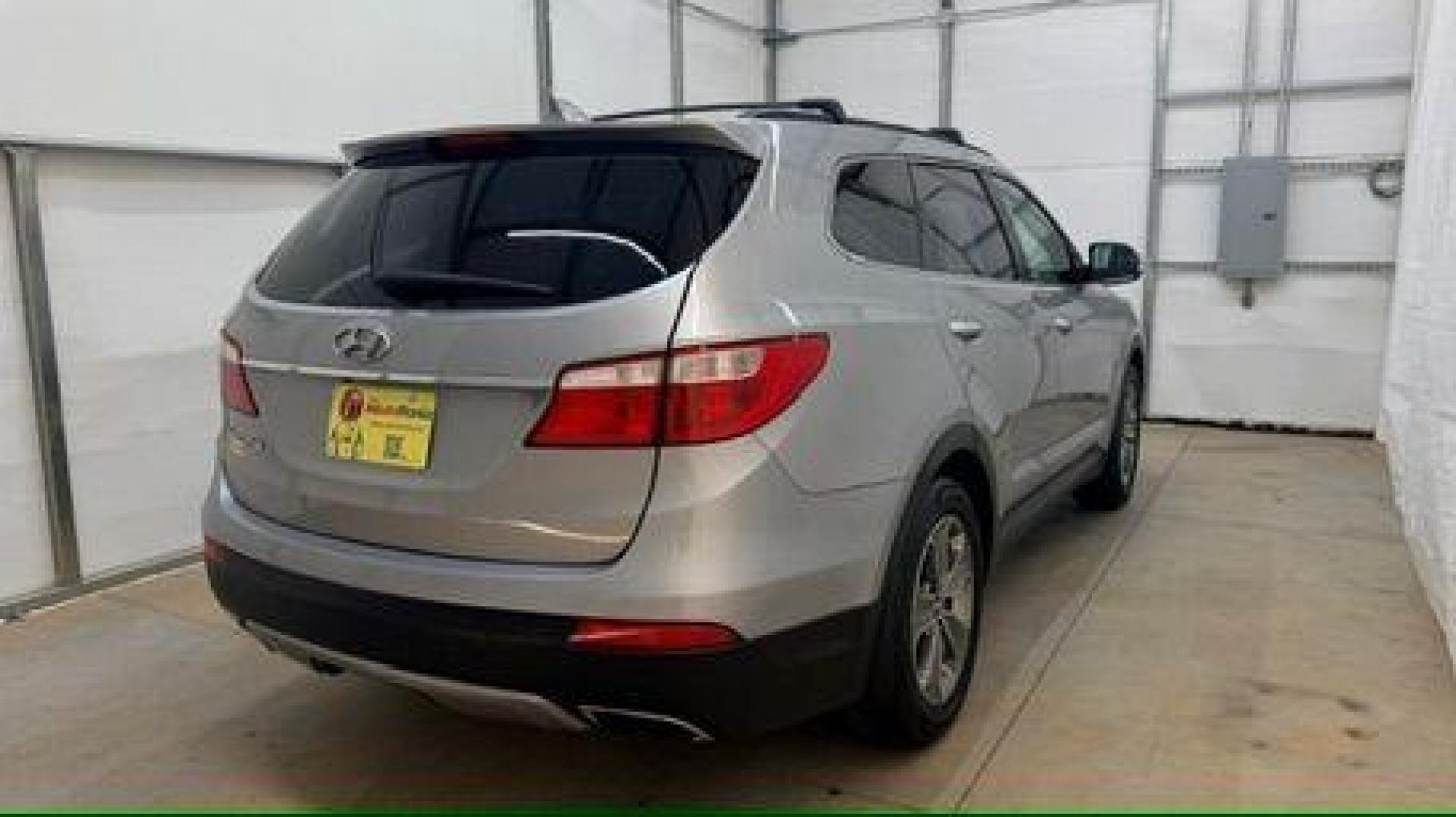 2014 Silver Hyundai Santa Fe GLS (KM8SN4HF3EU) with an Lambda II 3.3L V-6 gasoline direct injection engine, located at 1806 Veterans Memorial Hwy SW, Austell, GA, 30168, (770) 944-9558, 33.817959, -84.606987 - Photo#5