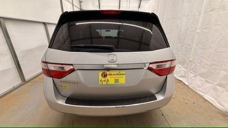 2013 Silver Honda Odyssey LX (5FNRL5H24DB) with an 3.5L V-6 i-VTEC variable valve control engine, located at 1806 Veterans Memorial Hwy SW, Austell, GA, 30168, (770) 944-9558, 33.817959, -84.606987 - Photo#4
