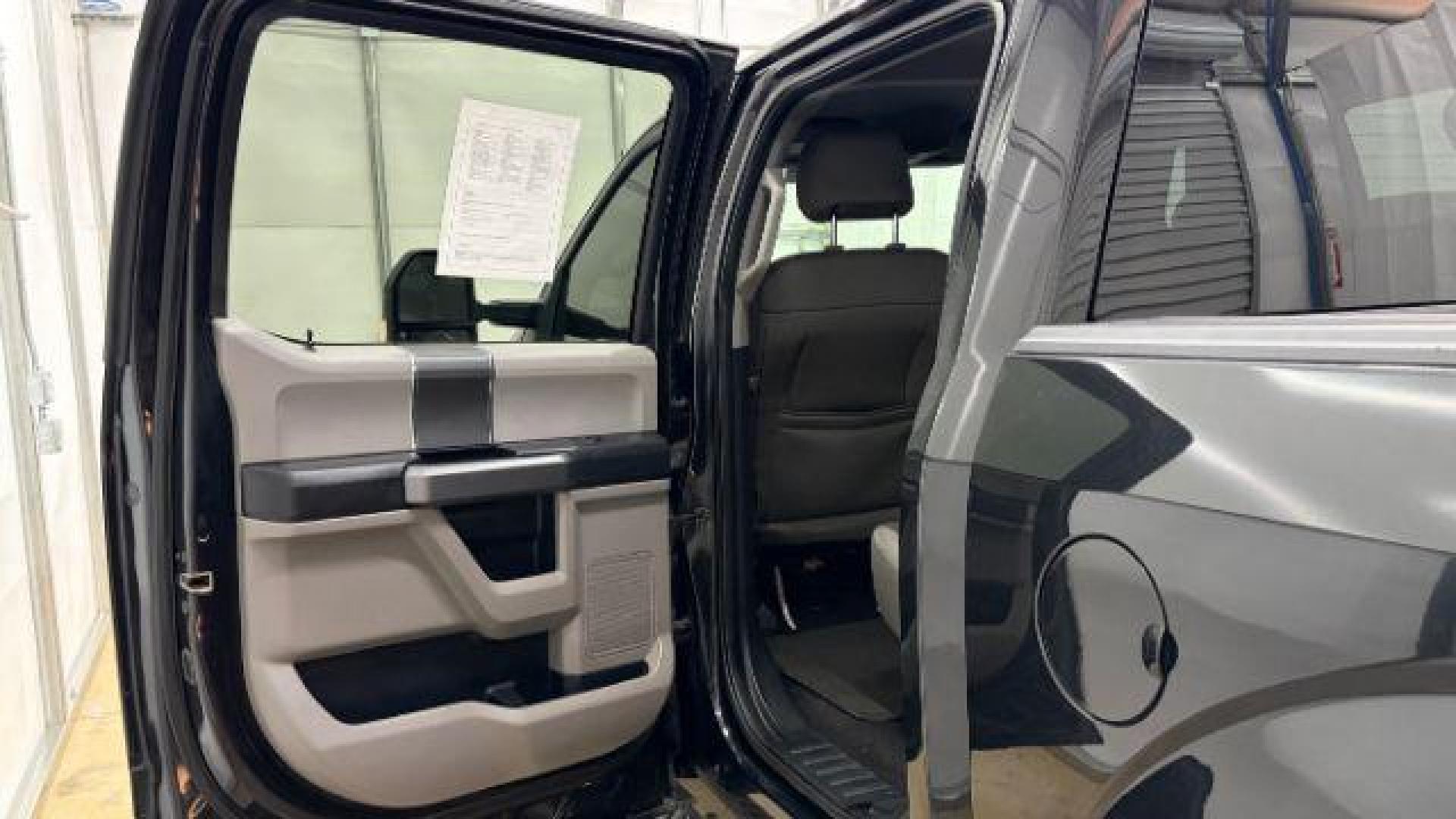 2015 Black Ford F-150 XLT (1FTEW1EG9FF) with an EcoBoost 3.5L V-6 gasoline direct injection engine, located at 1806 Veterans Memorial Hwy SW, Austell, GA, 30168, (770) 944-9558, 33.817959, -84.606987 - Photo#15