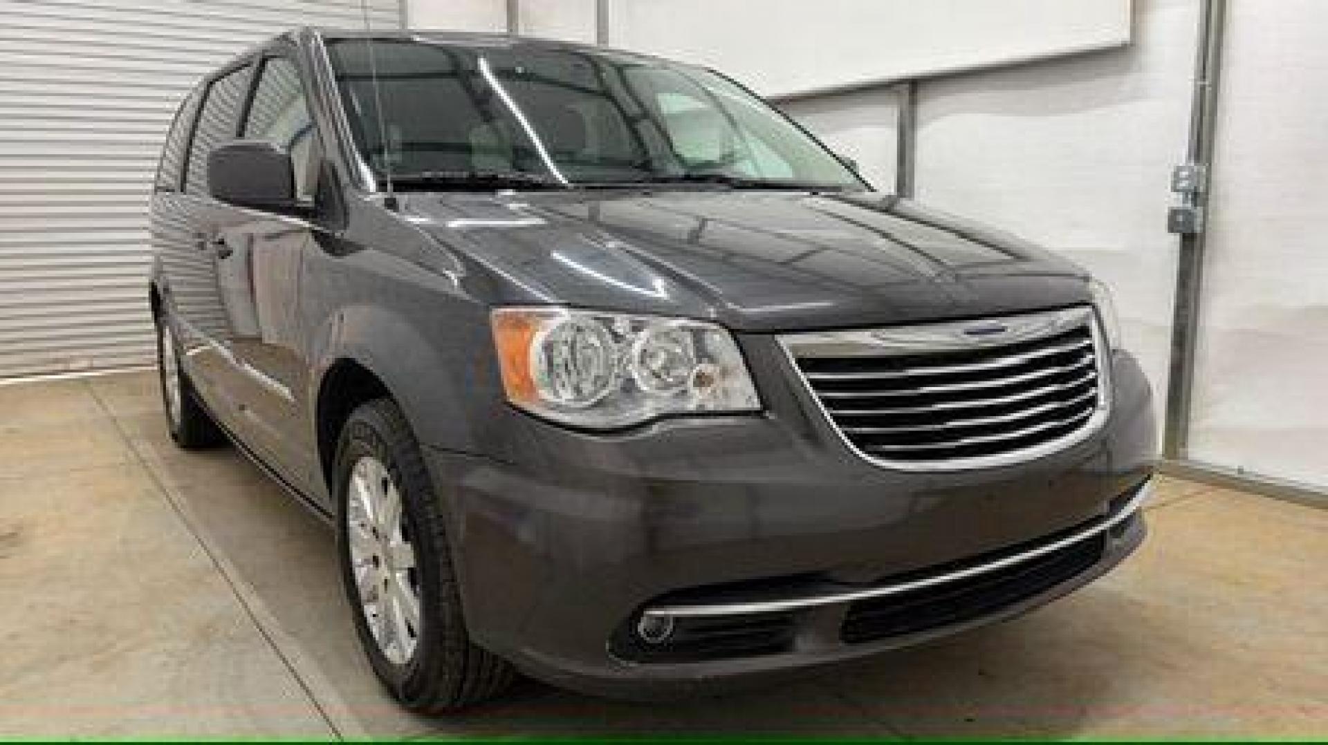 2015 Gray Chrysler Town and Country Touring (2C4RC1BG6FR) with an 3.6L V-6 DOHC engine, located at 1806 Veterans Memorial Hwy SW, Austell, GA, 30168, (770) 944-9558, 33.817959, -84.606987 - Photo#8