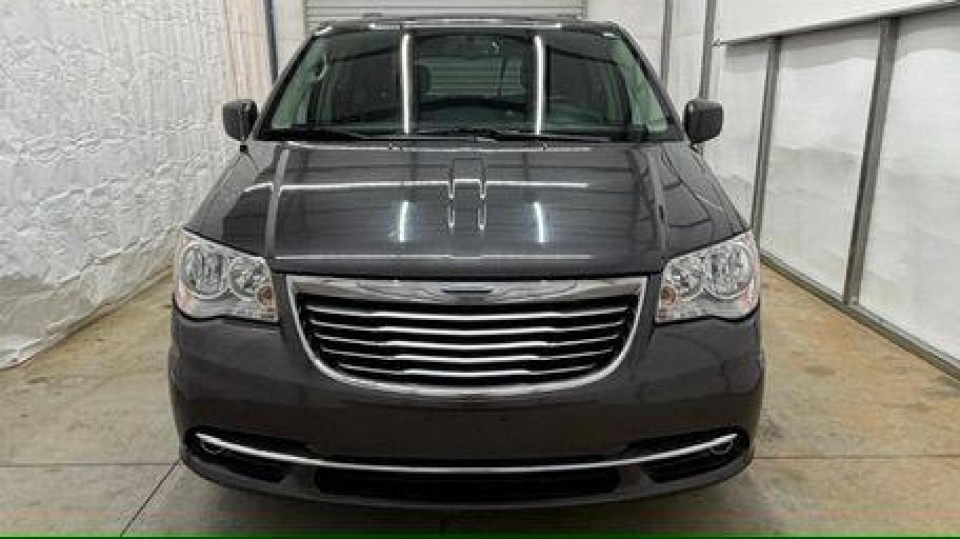 2015 Gray Chrysler Town and Country Touring (2C4RC1BG6FR) with an 3.6L V-6 DOHC engine, located at 1806 Veterans Memorial Hwy SW, Austell, GA, 30168, (770) 944-9558, 33.817959, -84.606987 - Photo#9
