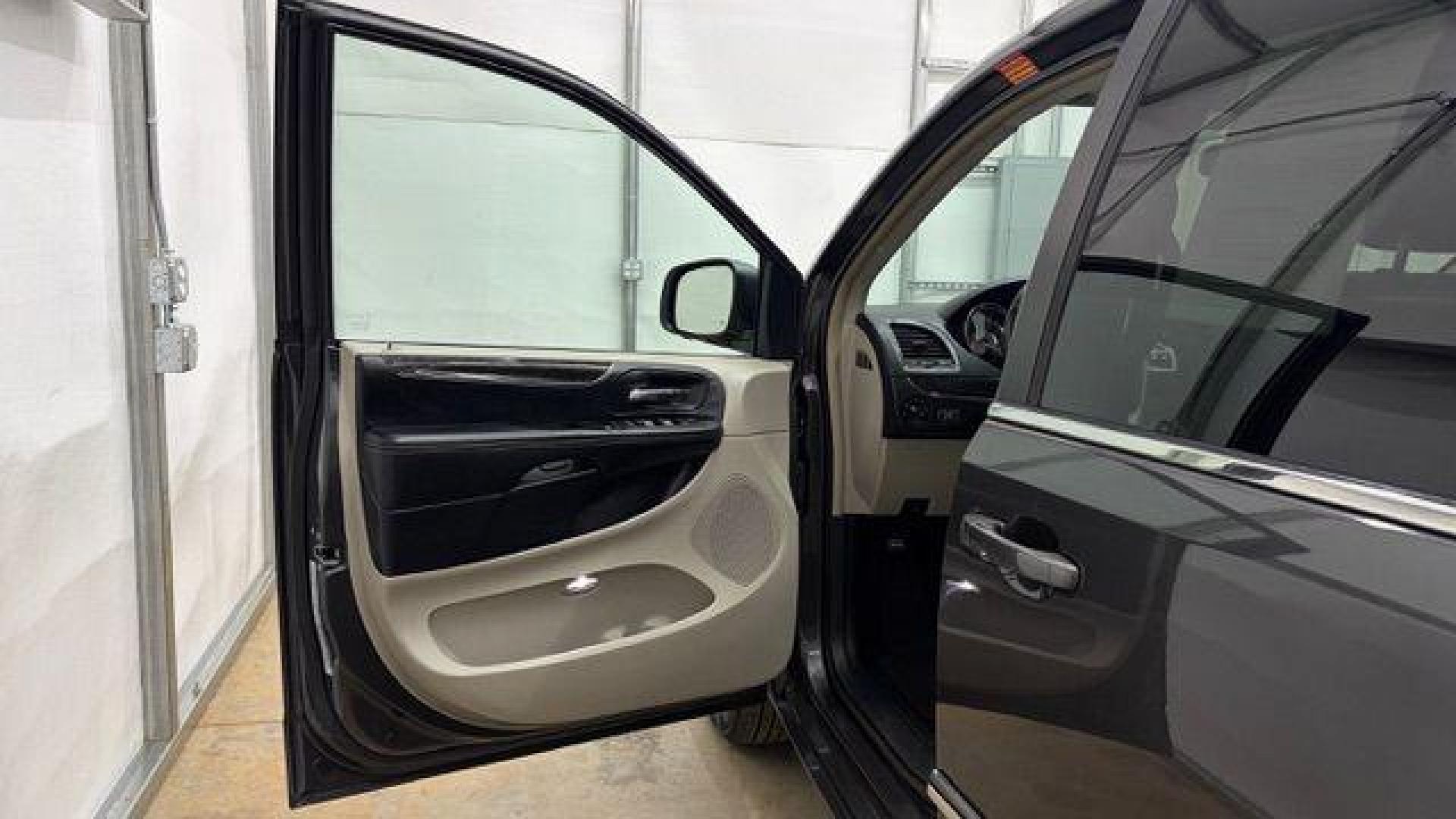 2015 Gray Chrysler Town and Country Touring (2C4RC1BG6FR) with an 3.6L V-6 DOHC engine, located at 1806 Veterans Memorial Hwy SW, Austell, GA, 30168, (770) 944-9558, 33.817959, -84.606987 - Photo#10