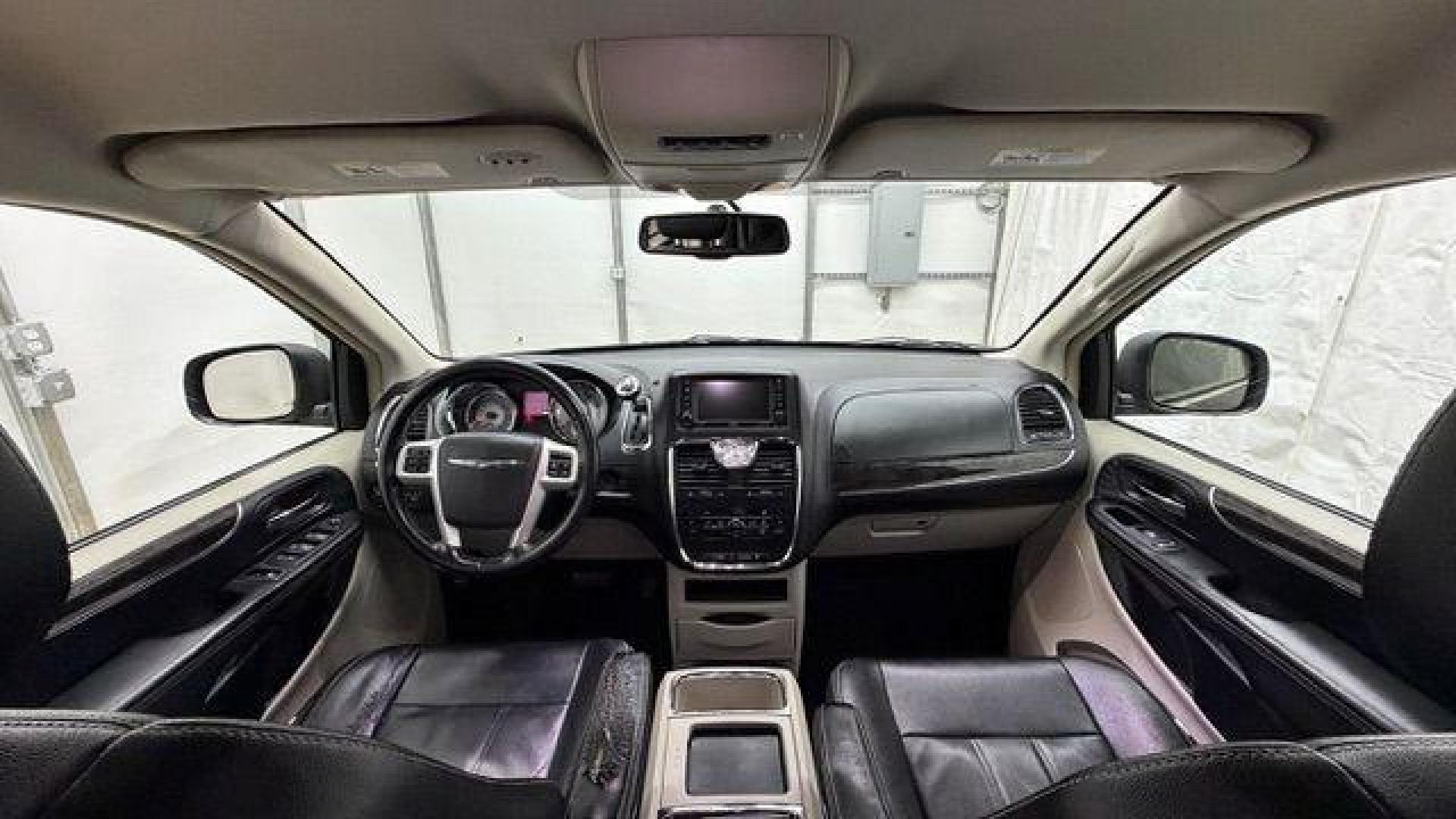2015 Gray Chrysler Town and Country Touring (2C4RC1BG6FR) with an 3.6L V-6 DOHC engine, located at 1806 Veterans Memorial Hwy SW, Austell, GA, 30168, (770) 944-9558, 33.817959, -84.606987 - Photo#15
