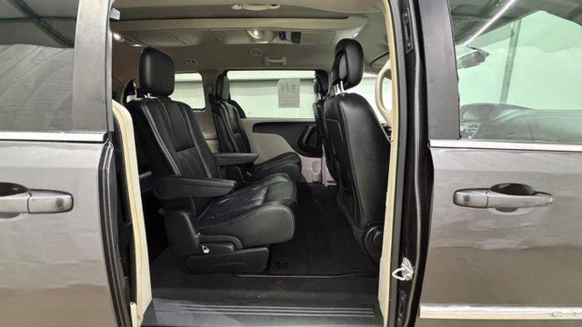 2015 Gray Chrysler Town and Country Touring (2C4RC1BG6FR) with an 3.6L V-6 DOHC engine, located at 1806 Veterans Memorial Hwy SW, Austell, GA, 30168, (770) 944-9558, 33.817959, -84.606987 - Photo#17