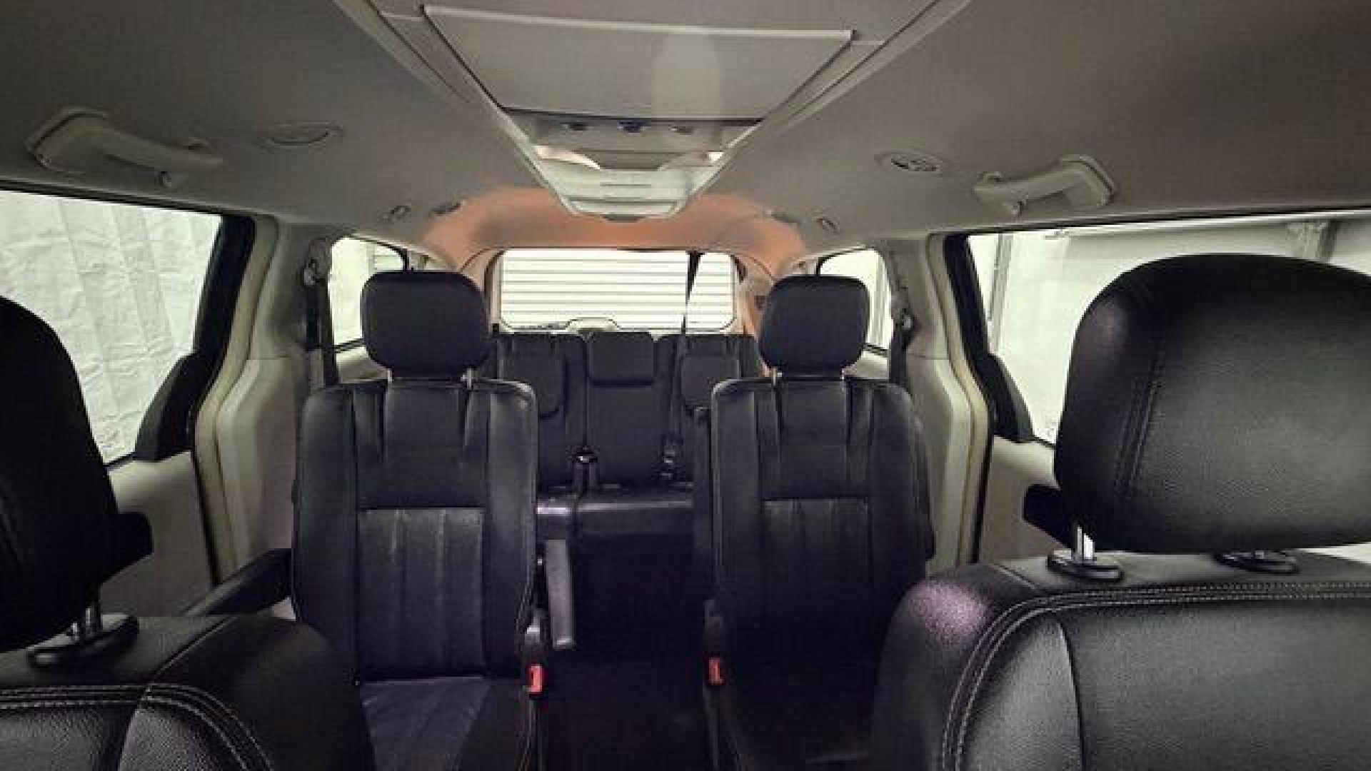 2015 Gray Chrysler Town and Country Touring (2C4RC1BG6FR) with an 3.6L V-6 DOHC engine, located at 1806 Veterans Memorial Hwy SW, Austell, GA, 30168, (770) 944-9558, 33.817959, -84.606987 - Photo#20