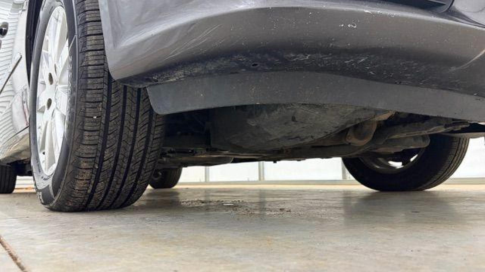 2015 Gray Chrysler Town and Country Touring (2C4RC1BG6FR) with an 3.6L V-6 DOHC engine, located at 1806 Veterans Memorial Hwy SW, Austell, GA, 30168, (770) 944-9558, 33.817959, -84.606987 - Photo#21