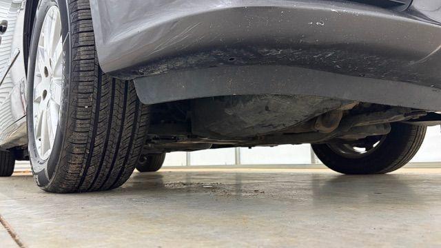 2015 Gray Chrysler Town and Country Touring (2C4RC1BG6FR) with an 3.6L V-6 DOHC engine, located at 1806 Veterans Memorial Hwy SW, Austell, GA, 30168, (770) 944-9558, 33.817959, -84.606987 - Photo#21