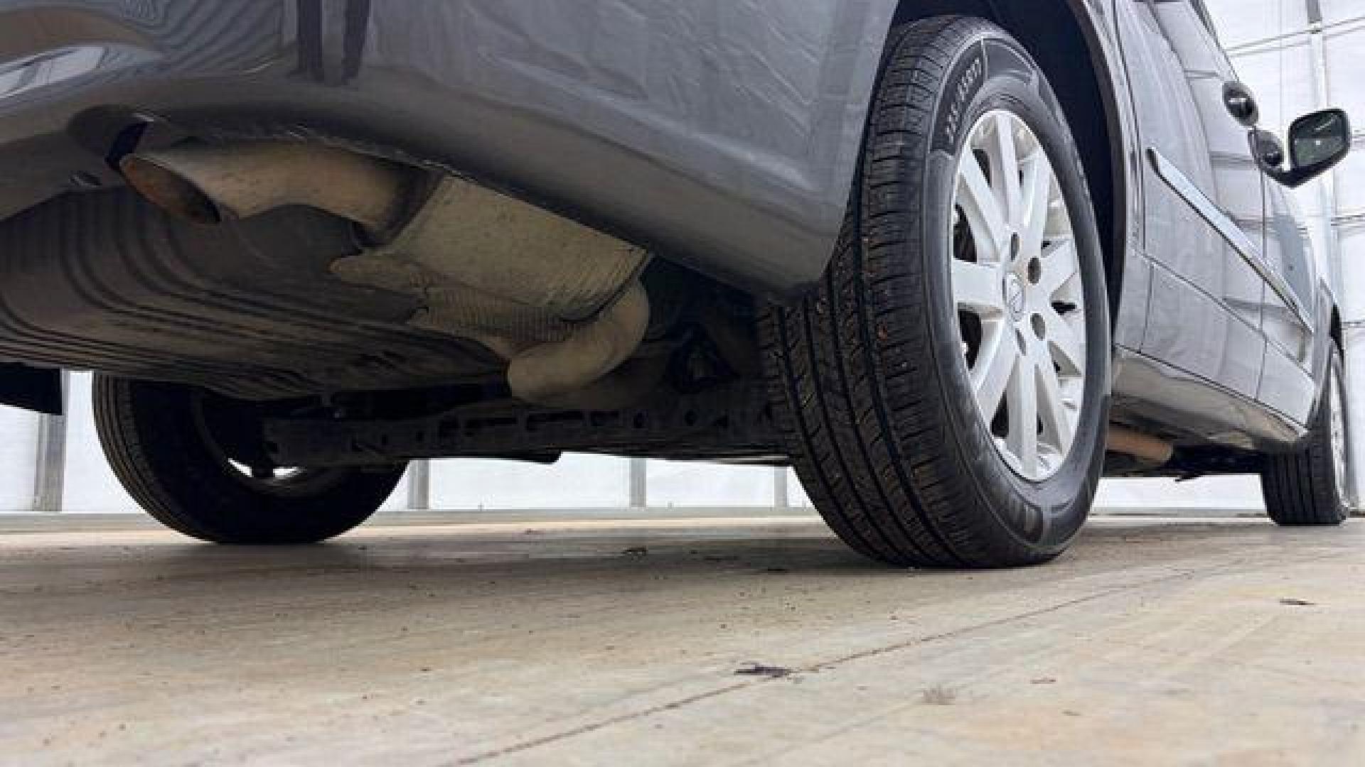 2015 Gray Chrysler Town and Country Touring (2C4RC1BG6FR) with an 3.6L V-6 DOHC engine, located at 1806 Veterans Memorial Hwy SW, Austell, GA, 30168, (770) 944-9558, 33.817959, -84.606987 - Photo#22