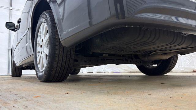 2015 Gray Chrysler Town and Country Touring (2C4RC1BG6FR) with an 3.6L V-6 DOHC engine, located at 1806 Veterans Memorial Hwy SW, Austell, GA, 30168, (770) 944-9558, 33.817959, -84.606987 - Photo#24