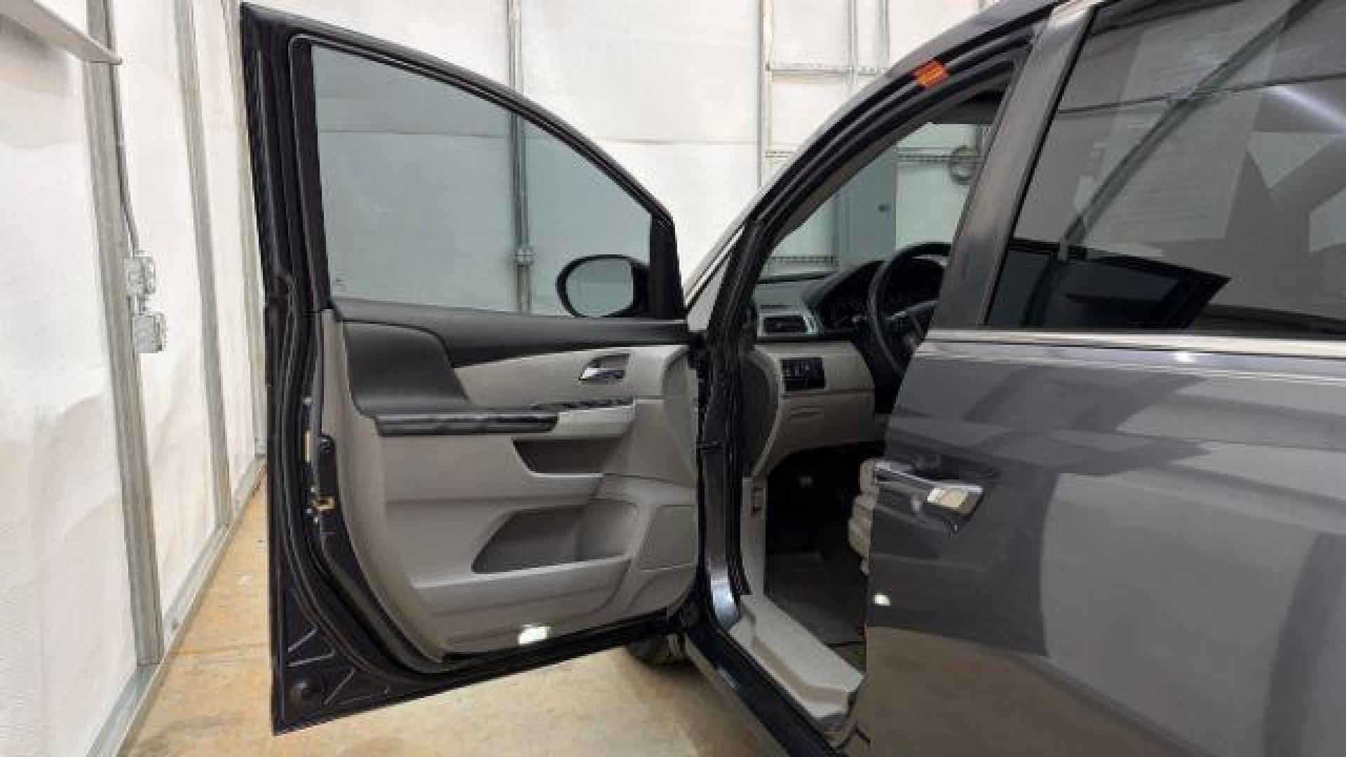 2016 Gray Honda Odyssey SE (5FNRL5H32GB) with an 3.5L V-6 i-VTEC variable valve control engine, located at 1806 Veterans Memorial Hwy SW, Austell, GA, 30168, (770) 944-9558, 33.817959, -84.606987 - Photo#10