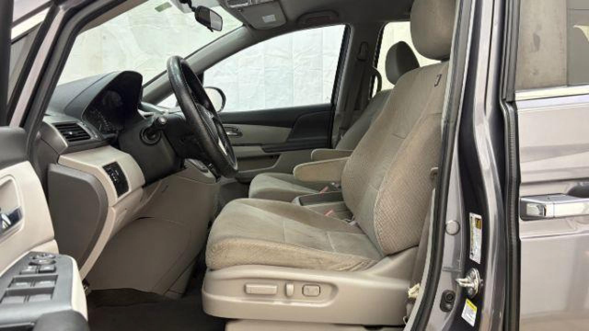 2016 Gray Honda Odyssey SE (5FNRL5H32GB) with an 3.5L V-6 i-VTEC variable valve control engine, located at 1806 Veterans Memorial Hwy SW, Austell, GA, 30168, (770) 944-9558, 33.817959, -84.606987 - Photo#11