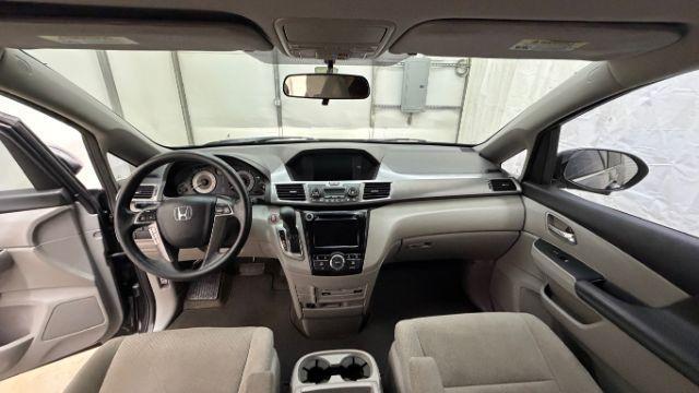 2016 Gray Honda Odyssey SE (5FNRL5H32GB) with an 3.5L V-6 i-VTEC variable valve control engine, located at 1806 Veterans Memorial Hwy SW, Austell, GA, 30168, (770) 944-9558, 33.817959, -84.606987 - Photo#15