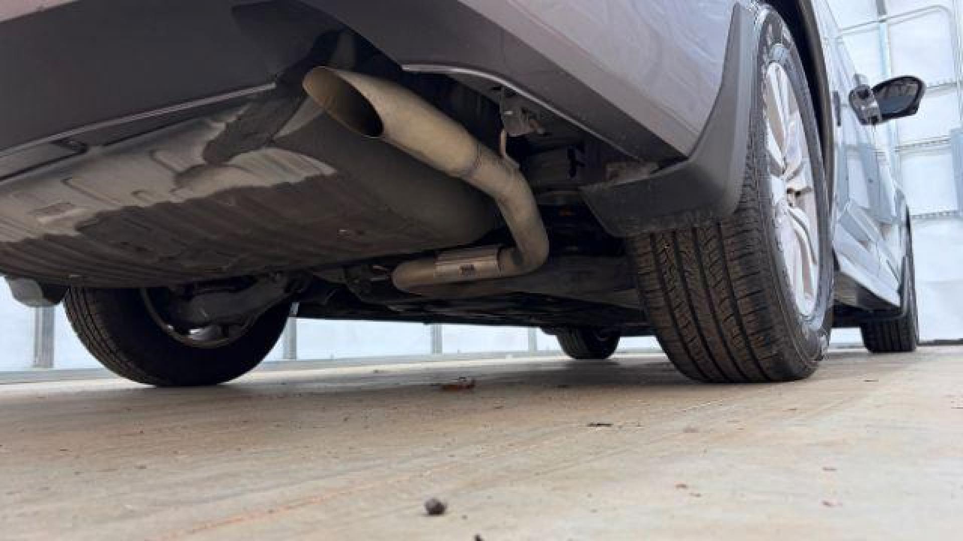 2016 Gray Honda Odyssey SE (5FNRL5H32GB) with an 3.5L V-6 i-VTEC variable valve control engine, located at 1806 Veterans Memorial Hwy SW, Austell, GA, 30168, (770) 944-9558, 33.817959, -84.606987 - Photo#20