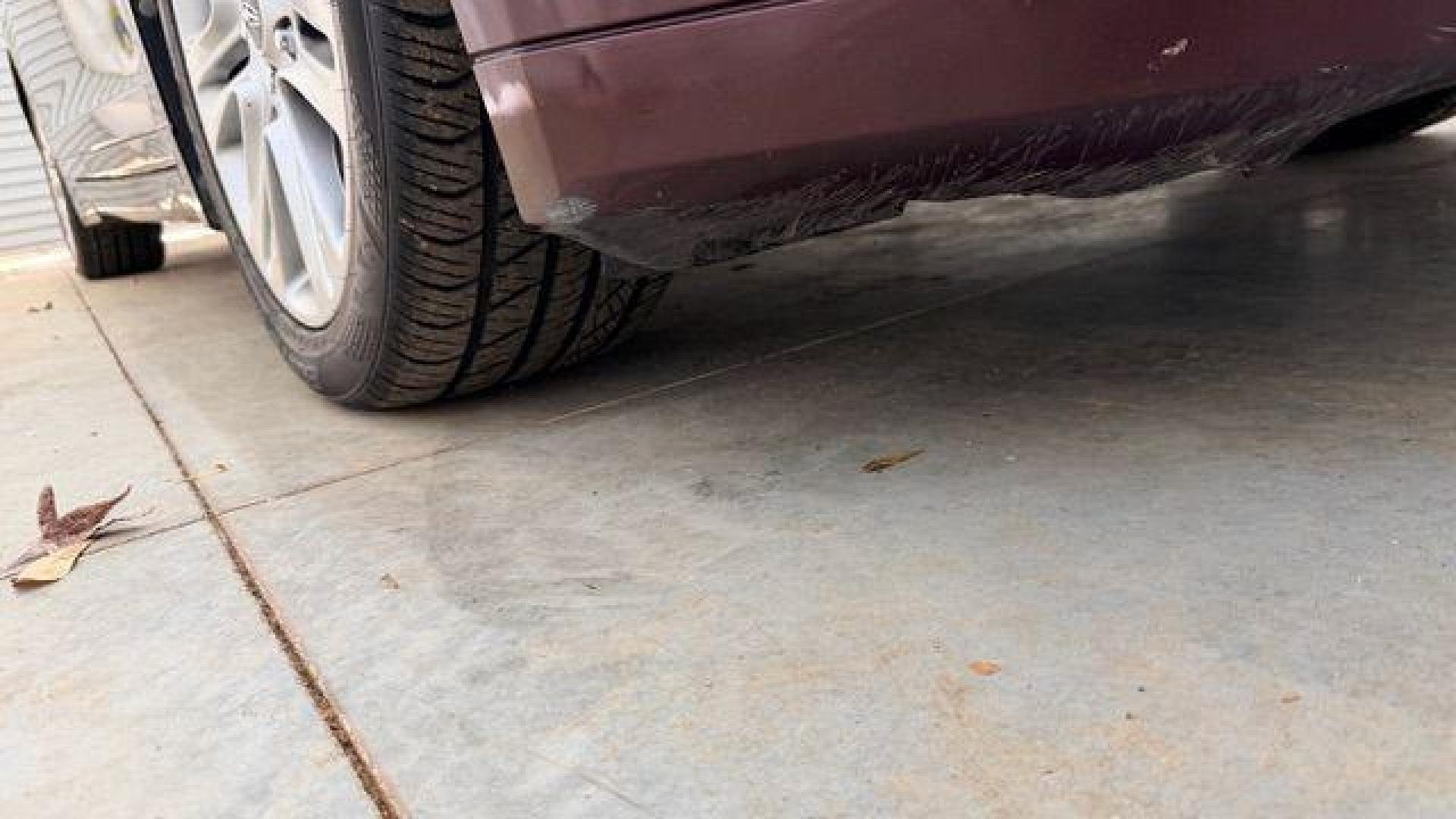 2013 Maroon Lincoln MKZ Base (3LN6L2G99DR) , located at 1806 Veterans Memorial Hwy SW, Austell, GA, 30168, (770) 944-9558, 33.817959, -84.606987 - Photo#20