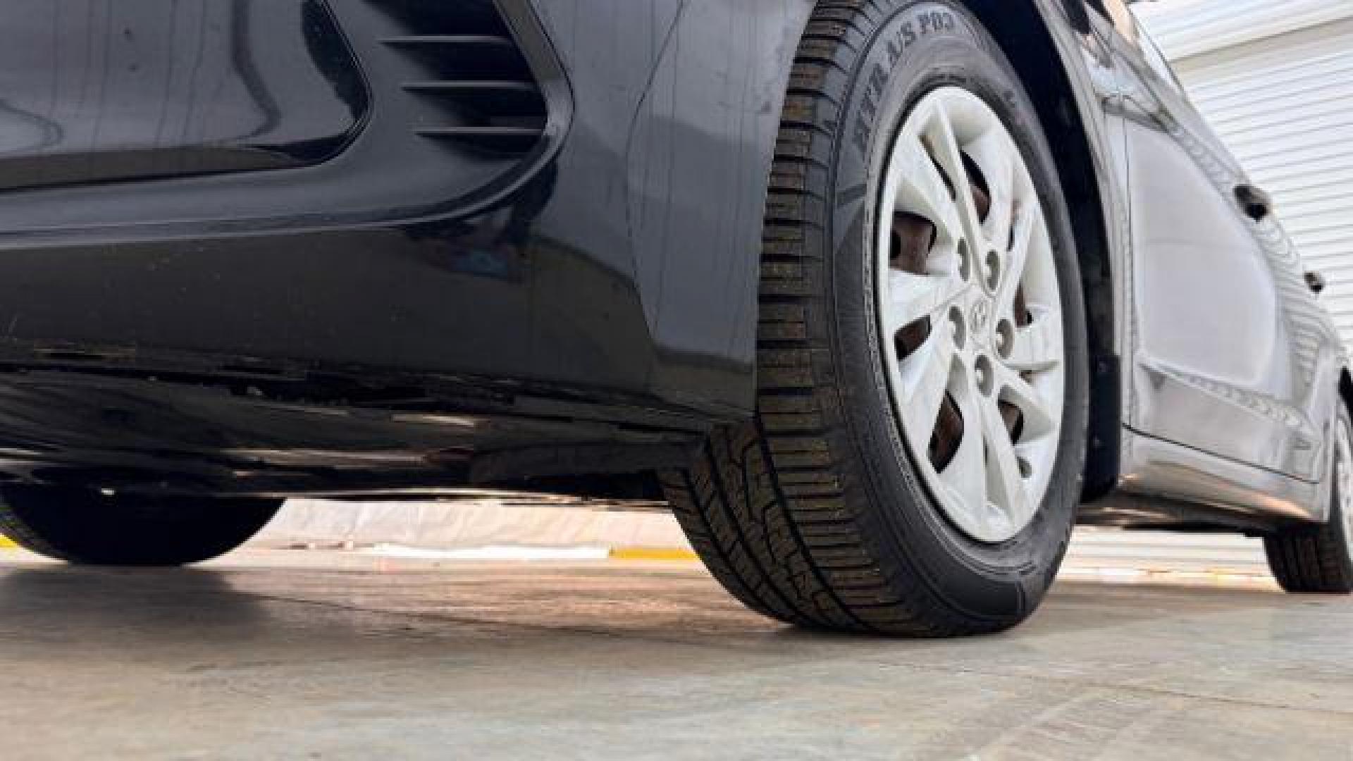 2018 Black Hyundai Elantra SE (5NPD74LF1JH) with an Nu 2L I-4 DOHC engine, located at 1806 Veterans Memorial Hwy SW, Austell, GA, 30168, (770) 944-9558, 33.817959, -84.606987 - Photo#18