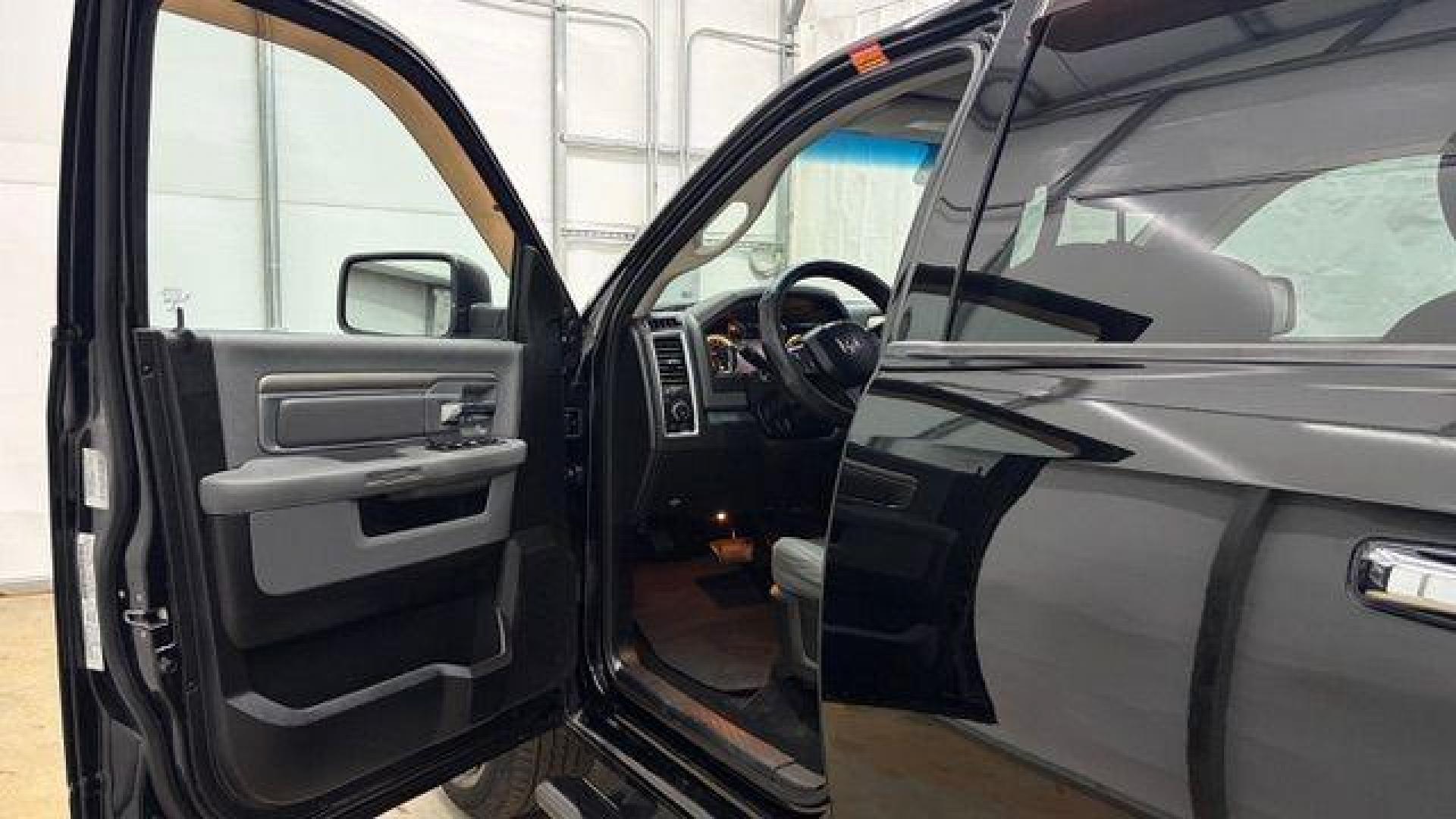 2013 Black Ram 1500 Big Horn (1C6RR6LT4DS) with an HEMI 5.7L V-8 variable valve control engine, located at 1806 Veterans Memorial Hwy SW, Austell, GA, 30168, (770) 944-9558, 33.817959, -84.606987 - Photo#10