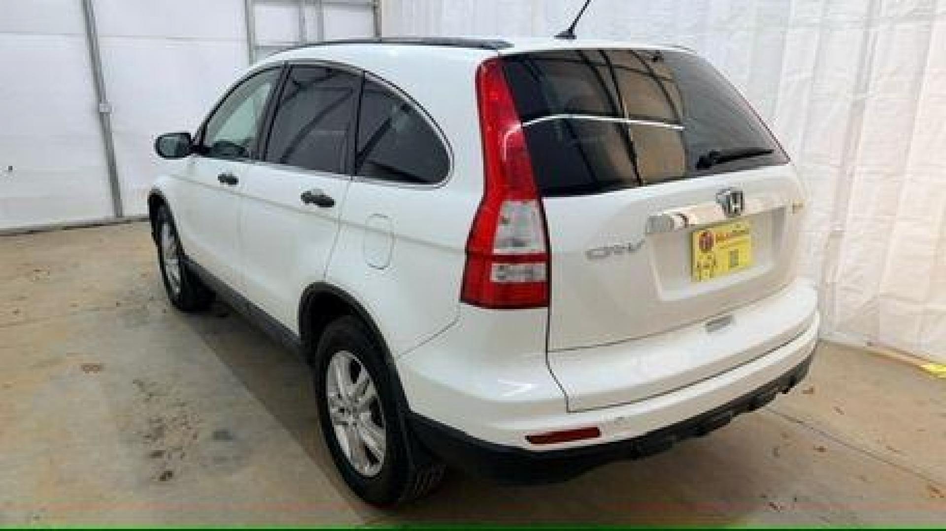 2011 White Honda CR-V EX (JHLRE3H54BC) with an 2.4L I-4 DOHC engine, located at 1806 Veterans Memorial Hwy SW, Austell, GA, 30168, (770) 944-9558, 33.817959, -84.606987 - Photo#3