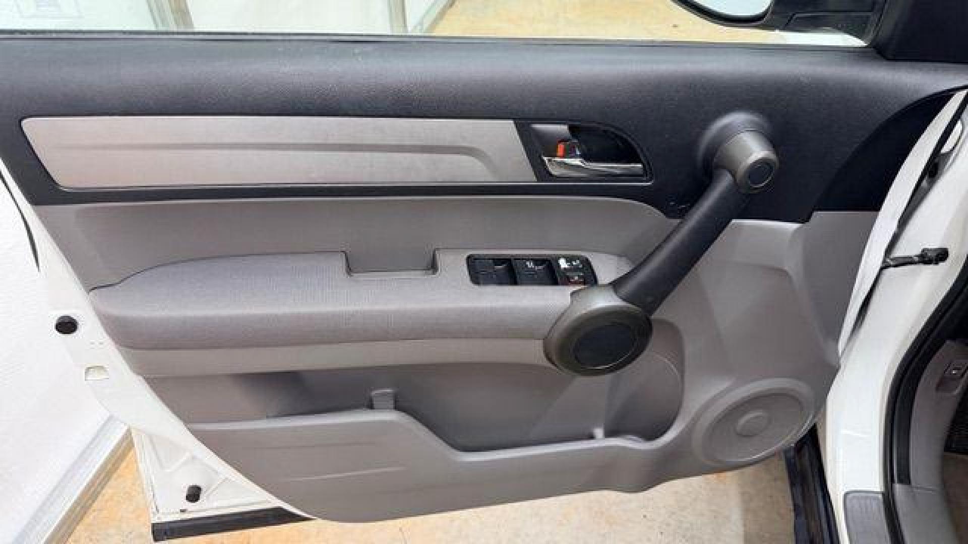 2011 White Honda CR-V EX (JHLRE3H54BC) with an 2.4L I-4 DOHC engine, located at 1806 Veterans Memorial Hwy SW, Austell, GA, 30168, (770) 944-9558, 33.817959, -84.606987 - Photo#10