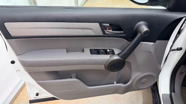 2011 White Honda CR-V EX (JHLRE3H54BC) with an 2.4L I-4 DOHC engine, located at 1806 Veterans Memorial Hwy SW, Austell, GA, 30168, (770) 944-9558, 33.817959, -84.606987 - Photo#10