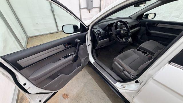 2011 White Honda CR-V EX (JHLRE3H54BC) with an 2.4L I-4 DOHC engine, located at 1806 Veterans Memorial Hwy SW, Austell, GA, 30168, (770) 944-9558, 33.817959, -84.606987 - Photo#11