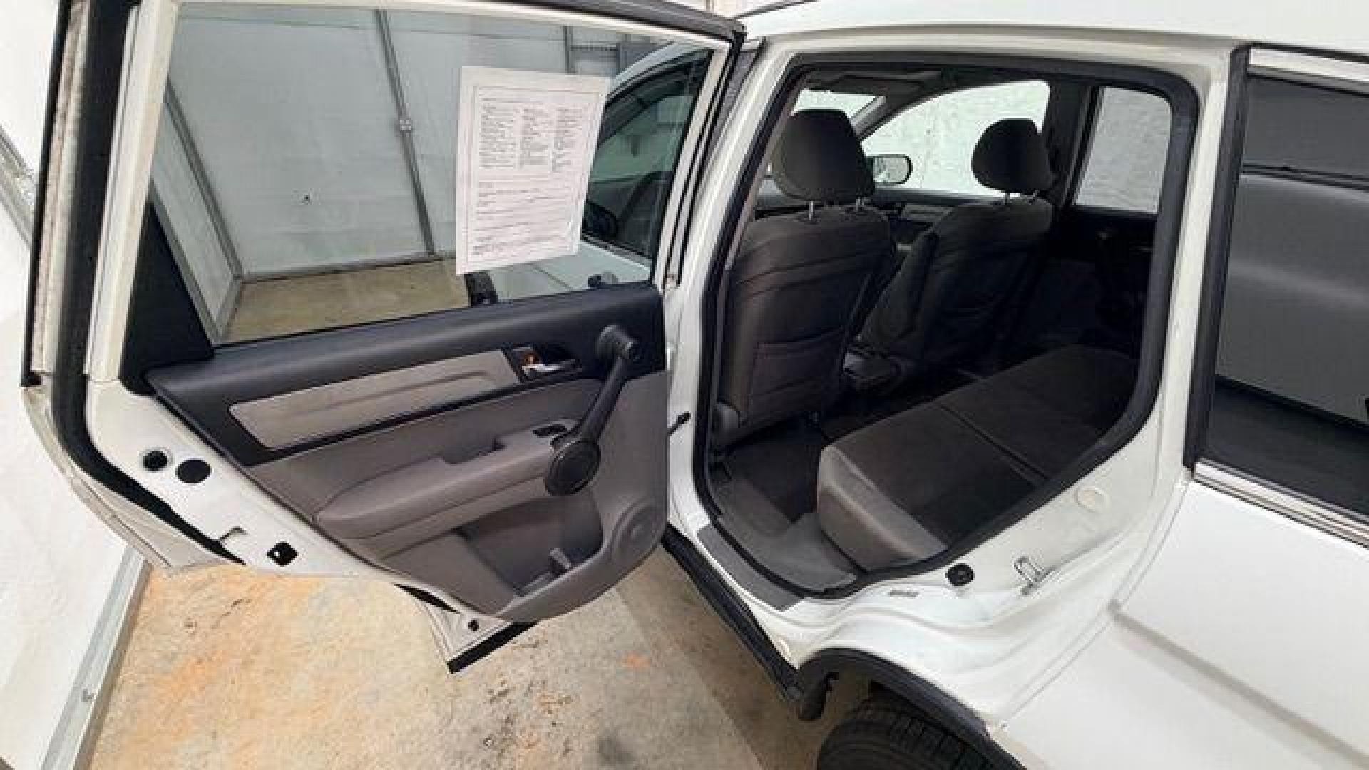2011 White Honda CR-V EX (JHLRE3H54BC) with an 2.4L I-4 DOHC engine, located at 1806 Veterans Memorial Hwy SW, Austell, GA, 30168, (770) 944-9558, 33.817959, -84.606987 - Photo#13