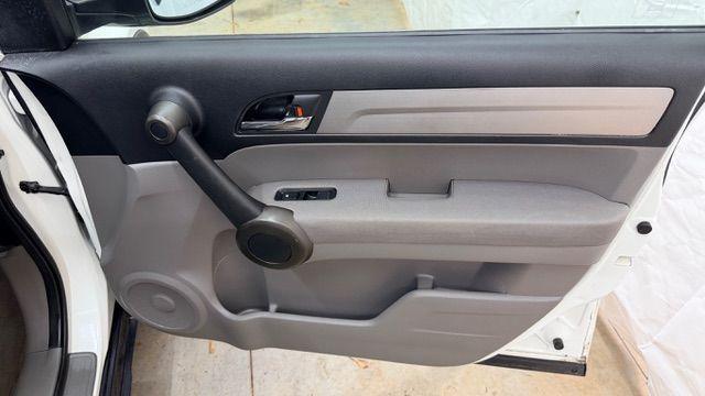 2011 White Honda CR-V EX (JHLRE3H54BC) with an 2.4L I-4 DOHC engine, located at 1806 Veterans Memorial Hwy SW, Austell, GA, 30168, (770) 944-9558, 33.817959, -84.606987 - Photo#18