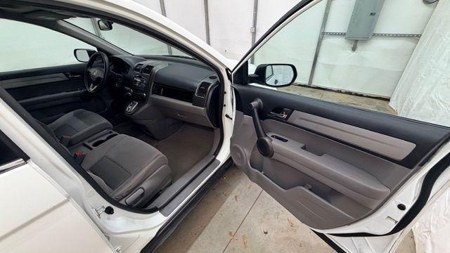 2011 White Honda CR-V EX (JHLRE3H54BC) with an 2.4L I-4 DOHC engine, located at 1806 Veterans Memorial Hwy SW, Austell, GA, 30168, (770) 944-9558, 33.817959, -84.606987 - Photo#19